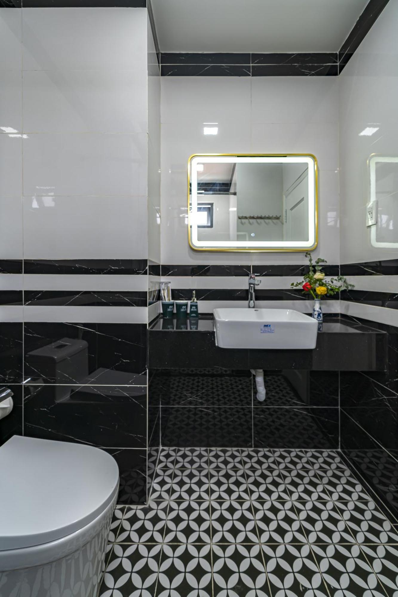 Collection O Vyvy Airport Hotel Хошимін Екстер'єр фото